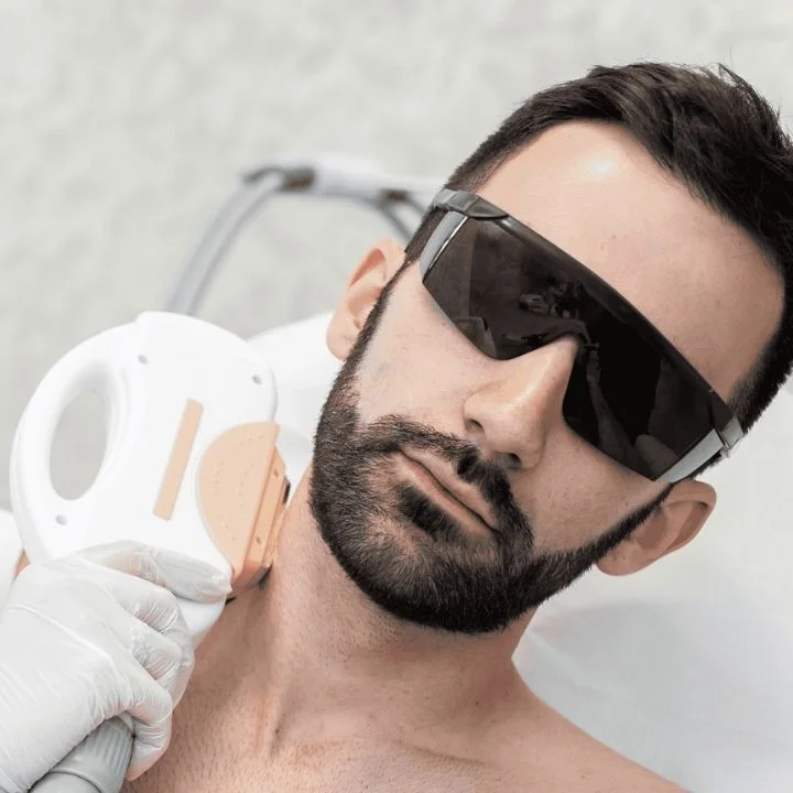 Laser-Haarentfernung an den Beinen mit professionellem Laser-System